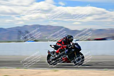 media/Mar-25-2024-Moto Forza (Mon) [[8d4319bd68]]/4-Novice Group/Session 4 Front Straight Speed Pans/